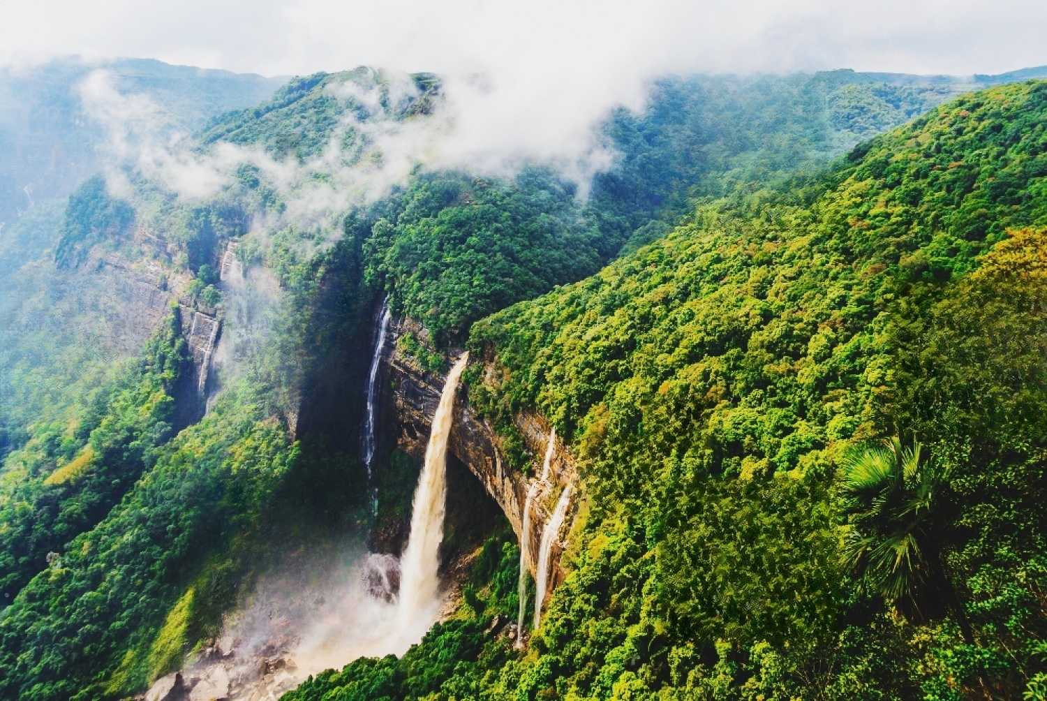 Magnificent View of Nohkalikai Falls,Meghalaya