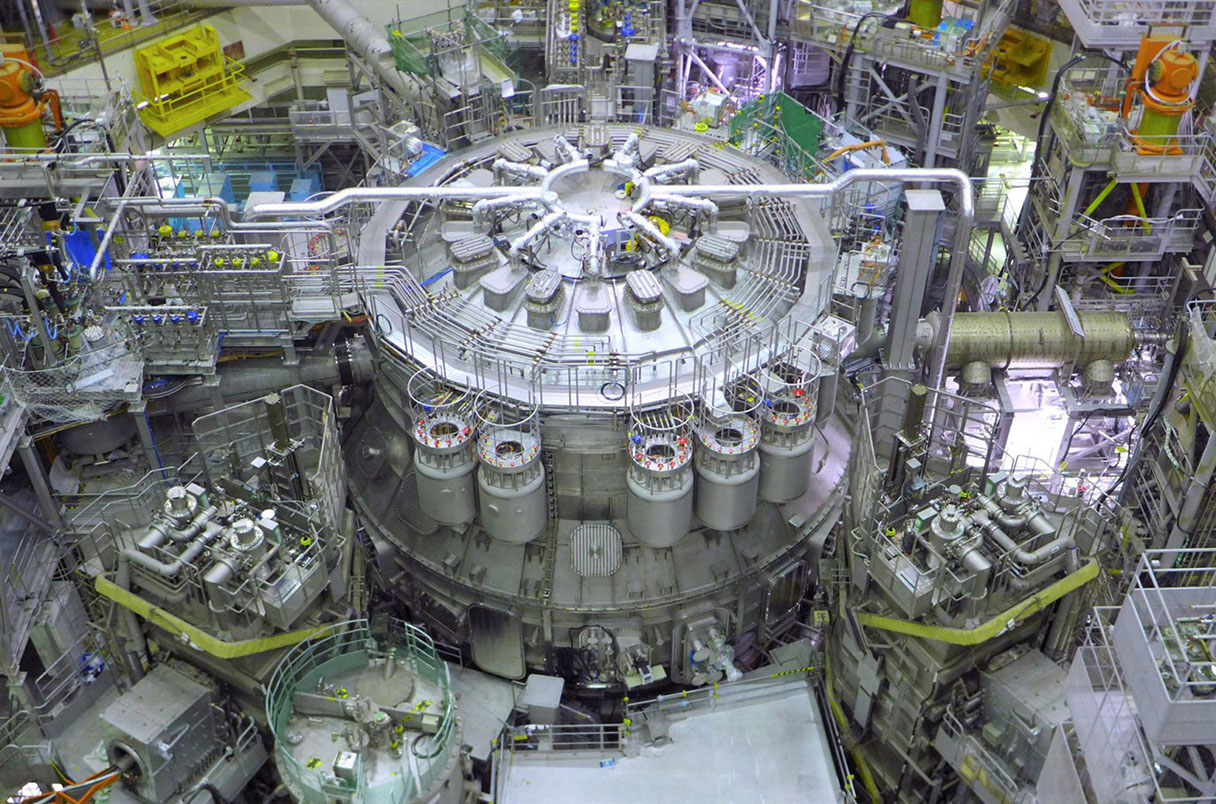 Premier Plasma Generated by the World's Largest Fusion Reactor (in Japan)