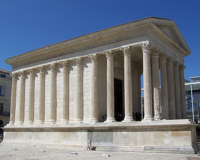 La Maison Carrée de Nîmes, en France moderne