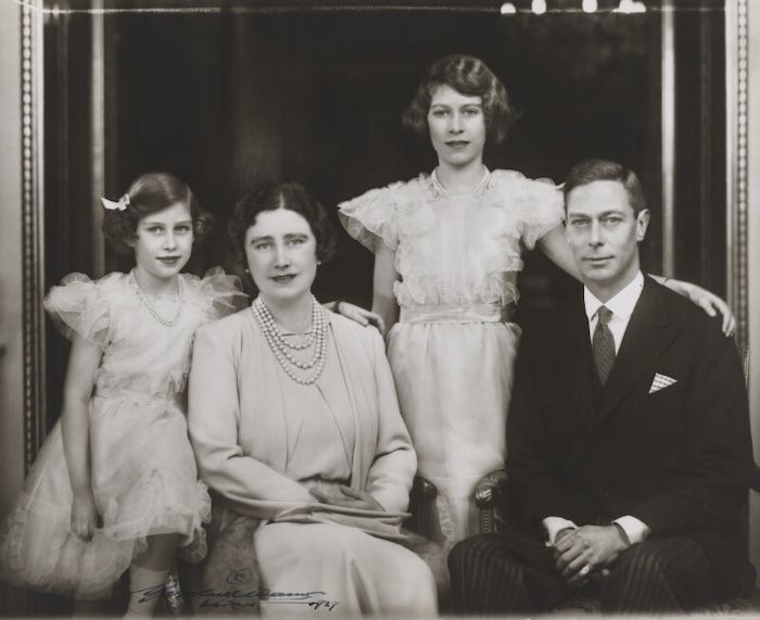 La princesse Margaret, la reine Élisabeth II, la reine Élisabeth mère et le roi George VI