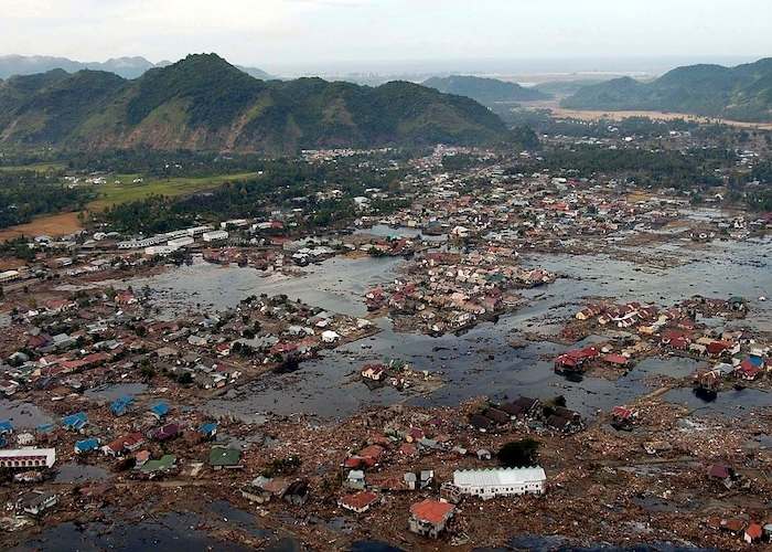 Un village détruit par le tsunami en Indonésie.